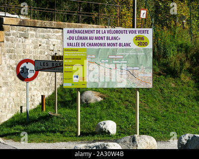 Neuer Radweg auf dem Fluss Arve Banken, Les Bossons, Chamonix Mont-Blanc, Haute-Savoie, Frankreich Stockfoto