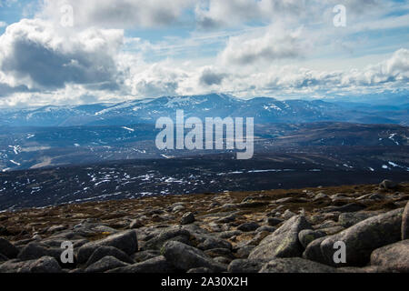 Ansicht der Cairngorms und Lochnagar vom Berg wollte in Angus, Schottland, Großbritannien Stockfoto