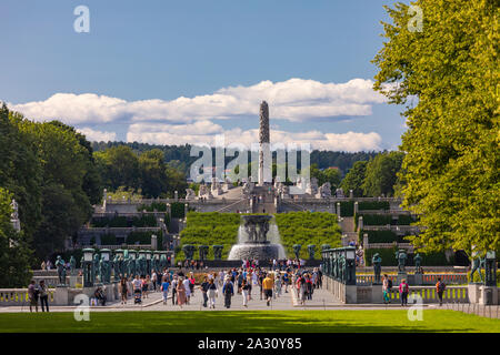 OSLO, NORWEGEN - Monolith in der Mitte des Vigeland Skulptur, Installation, in Frogner Park. Stockfoto