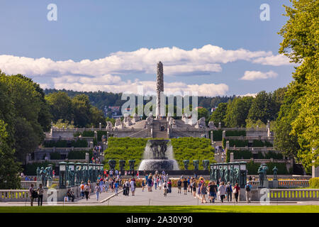 OSLO, NORWEGEN - Monolith in der Mitte des Vigeland Skulptur, Installation, in Frogner Park. Stockfoto