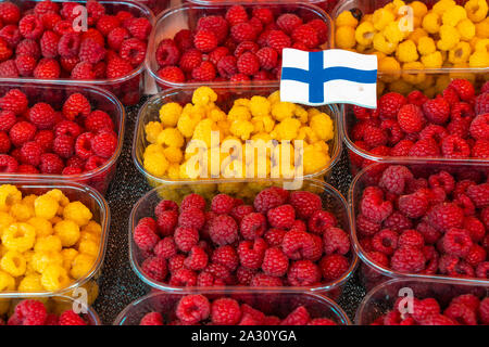 Frisches Obst für Verkauf am Kauppatori Marktplatz in der Innenstadt von Helsinki, Finnland. Stockfoto