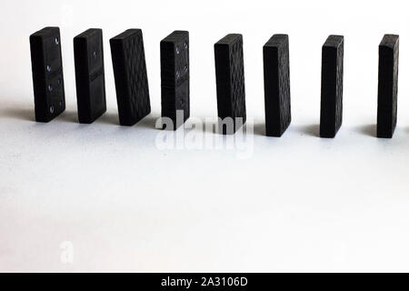 Dominos isoliert auf weißem Stockfoto