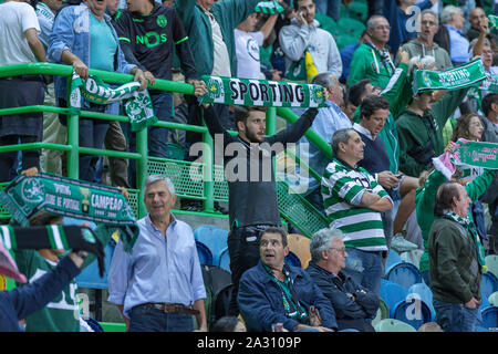 Lissabon, Portugal. 03 Okt, 2019. Oktober 03, 2019. Lissabon, Portugal. Sporting Unterstützer während des Spiel der UEFA Europa League, Gruppe D, Sporting CP vs LASK Linz Credit: Alexandre de Sousa/Alamy leben Nachrichten Stockfoto