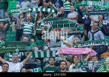 Lissabon, Portugal. 03 Okt, 2019. Oktober 03, 2019. Lissabon, Portugal. Sporting Unterstützer während des Spiel der UEFA Europa League, Gruppe D, Sporting CP vs LASK Linz Credit: Alexandre de Sousa/Alamy leben Nachrichten Stockfoto