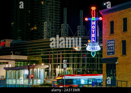 Restaurierte King Edward Hotel Leuchtreklame, dem Nationalen Zentrum für Musik, Calgary, Alberta, Kanada Stockfoto