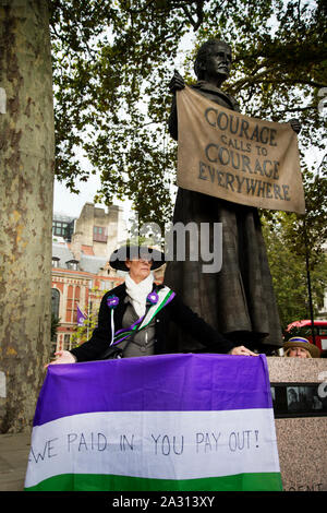 Parliament Square, London, den 3. Oktober 2019. Waspi (Frauen gegen staatliche Rente Ungleichheit) Frauen, die nach der Niederlage in der High Court über die Umkehrung der Stockfoto