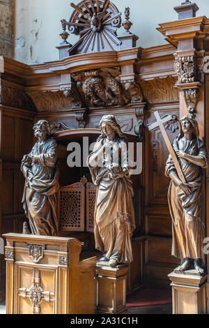 Interieur des 12. Jahrhunderts Saint-Salvator Kathedrale in Brügge, Belgien. Stockfoto