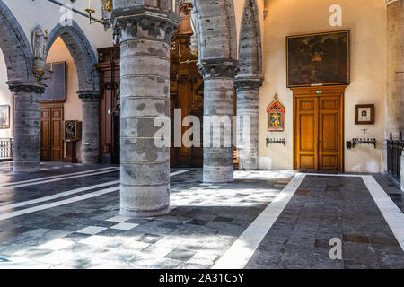 Interieur des 12. Jahrhunderts Saint-Salvator Kathedrale in Brügge, Belgien. Stockfoto