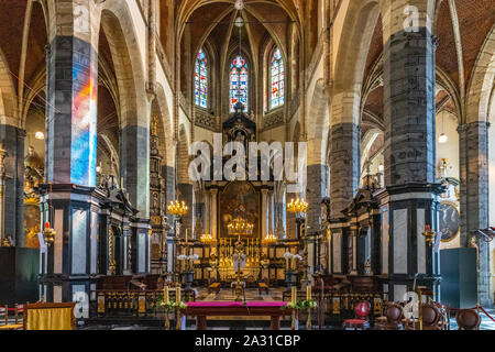 Interieur des 12. Jahrhunderts Saint-Salvator Kathedrale in Brügge, Belgien. Stockfoto