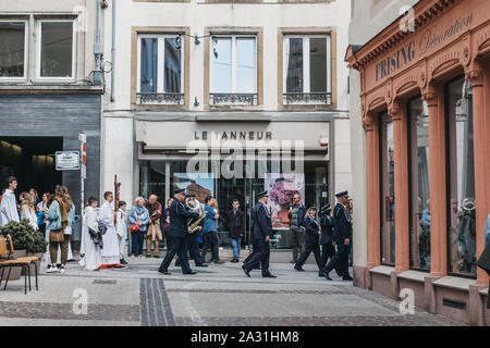 Die Stadt Luxemburg, Luxemburg - Mai 19,2019: Marching Band auf einer Straße in der Stadt Luxemburg, die Hauptstadt des kleinen europäischen Nation des gleichen Namens Ruhm Stockfoto