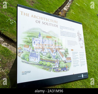 Die Wanderer zu Fuß Reise zu den schottischen Borders, Juni 2nd, 2019 Spaziergang um den berühmten Melrose Abbey, Schottland Stockfoto
