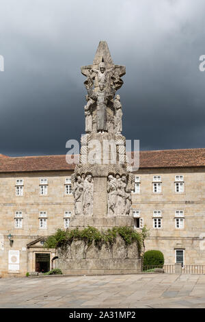 Hl. Franz von Assisi Statue vor San Francisco Hotel Monumento, Santiago de Compostela, Galicien, Spanien Stockfoto