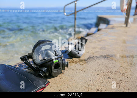 Tauchausrüstung an einem Strand Ufer Stockfoto
