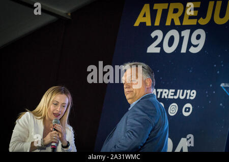 Rom, Italien, am 21. September ungarische Ministerpräsident Viktor Orban (L) und Fratelli d'Italia leader (FDI, Brüder von Italien) Giorgia Meloni teilnehmen. Stockfoto