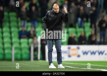 Groningen, Nederland. 04 Okt, 2019. GRONINGEN 04-10-2019, Fußball, niederländischen Eredivisie, Hitachi Kapitalmobilität Stadion, Saison 2019-2020, FC Groningen Trainer Danny Buijs Coaching während der Spiel FC Groningen - RKC Waalwijk Credit: Pro Schüsse/Alamy leben Nachrichten Stockfoto