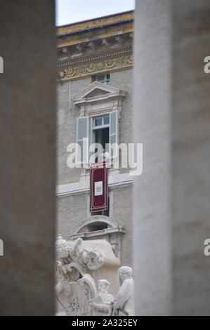 Papst Franziskus während des Angelus Stockfoto