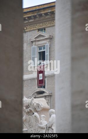 Papst Franziskus während des Angelus Stockfoto