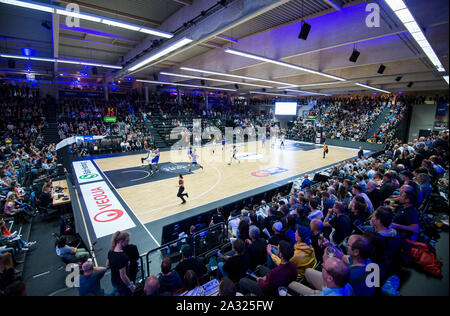 Hamburg, Deutschland. 04 Okt, 2019. Basketball, Bundesliga, Hauptrunde, 2. Spieltag: Hamburg Türme - synt. MBC Weißenfels in der Inselparkhalle. Blick auf das Spielfeld. Credit: Daniel Bockwoldt/dpa/Alamy leben Nachrichten Stockfoto