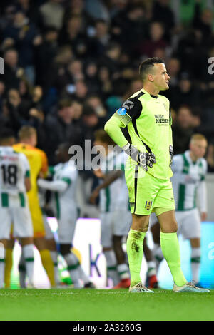 Groningen, Nederland. 04 Okt, 2019. GRONINGEN 04-10-2019, Fußball, niederländischen Eredivisie, Hitachi Kapitalmobilität Stadion, Saison 2019-2020, RKC Waalwijk Torhüter Etienne Vaassen nach dem 3-0 von FC Groningen während des Spiels FC Groningen - RKC Waalwijk 3-0 Credit enttäuscht: Pro Schüsse/Alamy leben Nachrichten Stockfoto