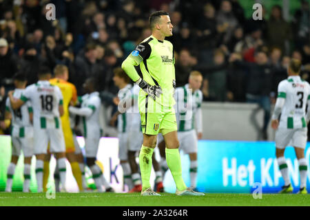 Groningen, Nederland. 04 Okt, 2019. GRONINGEN 04-10-2019, Fußball, niederländischen Eredivisie, Hitachi Kapitalmobilität Stadion, Saison 2019-2020, RKC Waalwijk Torhüter Etienne Vaassen nach dem 3-0 von FC Groningen während des Spiels FC Groningen - RKC Waalwijk 3-0 Credit enttäuscht: Pro Schüsse/Alamy leben Nachrichten Stockfoto