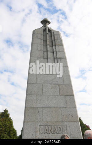 Zonnebeke, Belgien, 09/10/2017. Tyne Cot Friedhof, der größten Commonwealth War Cemetery in der Welt in Bezug auf Bestattungen. Die Tyne Cot Memorial jetzt b Stockfoto