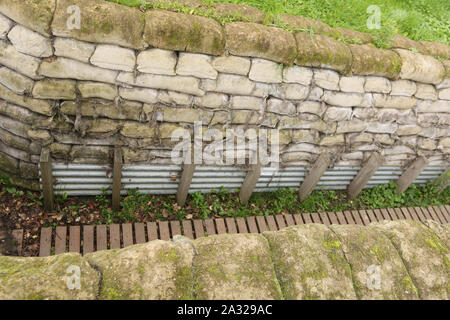 Boezinge, Belgien, 09/10/2017. Yorkshire Gräben, die erhaltenen Schützengräben, einmal; Ost und wiederentdeckt und als Denkmal. Stockfoto