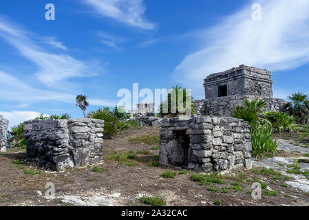 Blick auf die Ruinen von Tulum Yucatan in der Karibik an einem sonnigen Tag. Mexiko Stockfoto