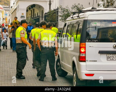 Quito, Ecuador, 29. September 2019: Polizei bewacht die Altstadt von Quito, Ecuador. Stockfoto
