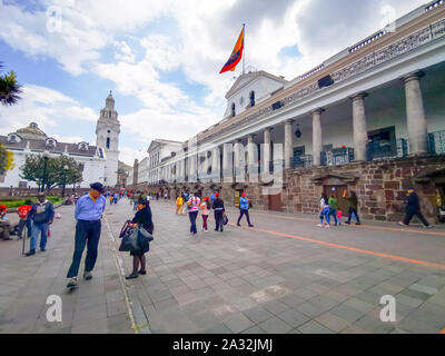 Quito, Ecuador, 29. September 2019: Plaza Grande oder die Plaza de la Independencia ist der Hauptplatz im historischen Zentrum von Quito, Ecuador. Stockfoto