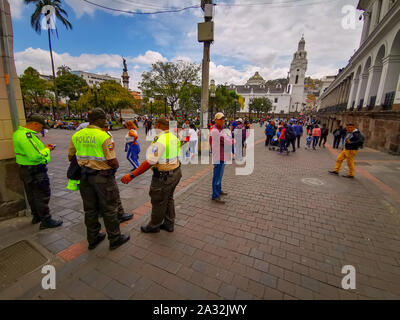 Quito, Ecuador, 29. September 2019: Polizei bewacht die Altstadt von Quito, Ecuador. Stockfoto