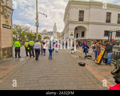 Quito, Ecuador, 29. September 2019: Polizei bewacht die Altstadt von Quito, Ecuador. Stockfoto