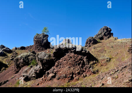 Innere des Kraters der Auvergne Vulkan Lemptegy offen für Tourismus mit Führung Stockfoto