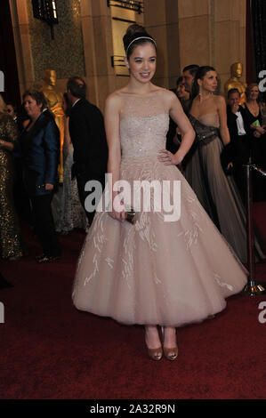 LOS ANGELES, Ca. Februar 27, 2011: Hailee Steinfeld am 83. jährlichen Academy Awards im Kodak Theater, Hollywood. © 2011 Paul Smith/Featureflash Stockfoto