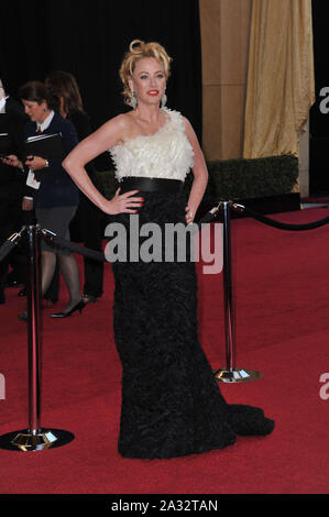 LOS ANGELES, Ca. Februar 27, 2011: Virginia Madsen auf der 83. jährlichen Academy Awards im Kodak Theater, Hollywood. © 2011 Paul Smith/Featureflash Stockfoto