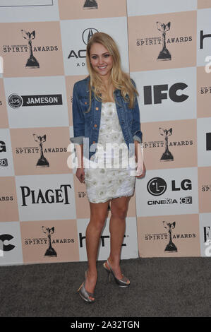 LOS ANGELES, Ca. Februar 26, 2011: AnnaSophia Robb an den 2011 Film Independent Spirit Awards am Strand in Santa Monica, CA. © 2011 Paul Smith/Featureflash Stockfoto