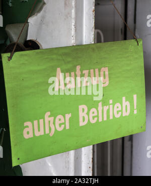 Aufzug außer Betrieb Schild Stockfoto