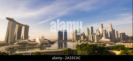 Singapur, 10. Dez 2012: schöner Morgen in der Innenstadt von Singapur Marina Bay. Stockfoto
