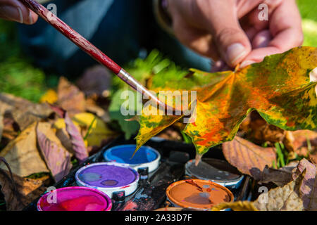 Maple Leaf Malerei Kunsthandwerk Kindergarten Stockfoto