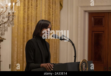 Washington DC, USA. 4. Okt, 2019. Candace Owens spricht an der jungen Schwarzen Leadership Summit 2019 im Weißen Haus in Washington, DC am Freitag, den 4. Oktober 2019. Credit: Tasos Katopodis/Pool über CNP Credit: Tasos Katopodis/CNP/ZUMA Draht/Alamy leben Nachrichten Stockfoto