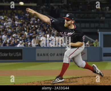 Los Angeles, USA. 04 Okt, 2019. Washington Nationals Krug Stephen Strasburg wirft im dritten Inning von der MLB National League Division Series Spiel mit den Los Angeles Dodgers at Dodger Stadium in Los Angeles am Freitag, 4. Oktober 2019. Foto von Jim Ruymen/UPI Quelle: UPI/Alamy leben Nachrichten Stockfoto