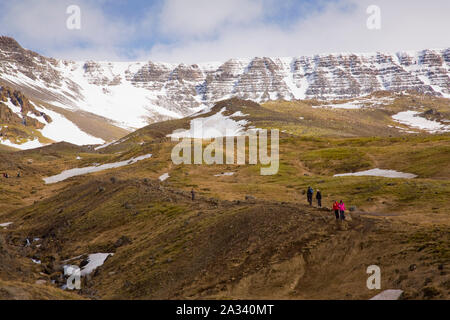 Den Berg Esja, beliebtes Wandergebiet in der Nähe von Reykjavik, Island Stockfoto