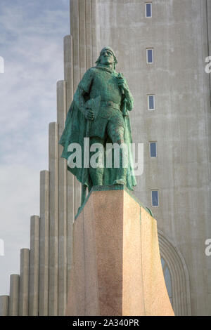Leif Eriksson Statue an Hallgrimskirkja in Reykjavik, Island Stockfoto