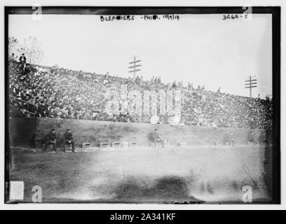 Ventilatoren in der zuschauertribünen an shibe Park, Philadelphia, zum ersten Spiel der World Series (Baseball) Stockfoto