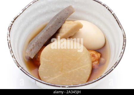 Japanisches Essen, Oden in eine keramische Schüssel Stockfoto