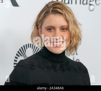 New York, USA. 04 Okt, 2019. Greta Gerwig tragen Kleid von Oscar De La Renta besucht Premiere der Ehe Geschichte bei der 57 New York Film Festival in der Alice Tully Hall im Lincoln Center (Foto von Lew Radin/Pacific Press) Quelle: Pacific Press Agency/Alamy leben Nachrichten Stockfoto