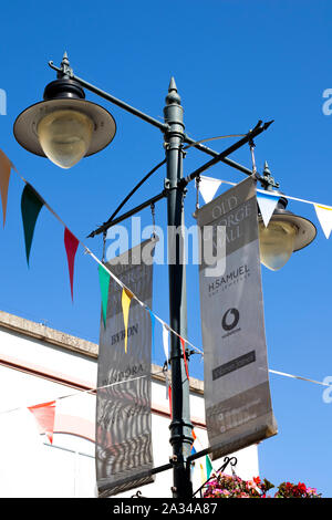 Alte George Mall Bannerwerbung Einkaufszentrum Einzelhändler an retro style Laterne Stockfoto