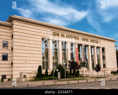 Plovdiv, Bulgarien - 23. Juni 2019: Fassade der Gebäude, in dem sich die Plovdiver Staatsoper Stockfoto