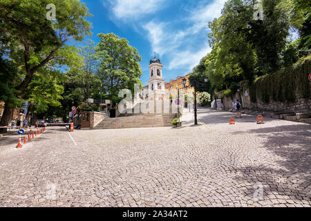 PLOVDIV, Bulgarien - 22. Juni 2019: Treppe zur Kirche der Heiligen Mutter Gottes bei Plovdiv. Plovdiv ist der Host der Europäischen Hauptstadt der Kultur im 2. Stockfoto