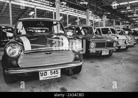 Nakhon Pathom, Thailand - August 3, 2019: Vintage Austin Mini Auto Ausstellung bei Oldtimer collector Garage in Nakhon Pathom Provinz Stockfoto