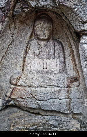 Eine Statue von Buddha in Bulgok, Namsan Berg, Gyeongju, Korea. Stockfoto